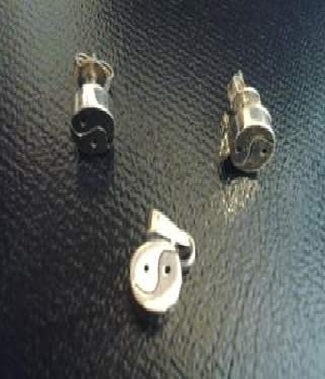 Imagen de Juego de aretes y dije ying yan numero 0