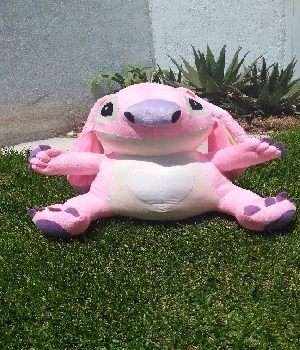 Imagen de Angel de Lilo y stitch de peluche medio metro sentado. numero 0