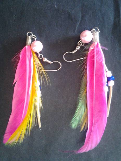 Imagen de Aretes Largos De Plumas Rosas De 12 Cms de Largoa numero 1