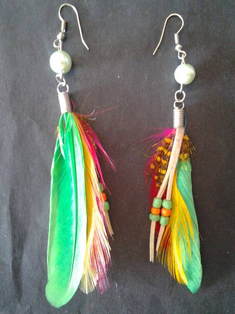 Imagen de Aretes Largos De Plumas Verdes De 12 Cms de Largo numero 2