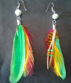 Imagen de Aretes Largos De Plumas Verdes De 12 Cms de Largo numero 0