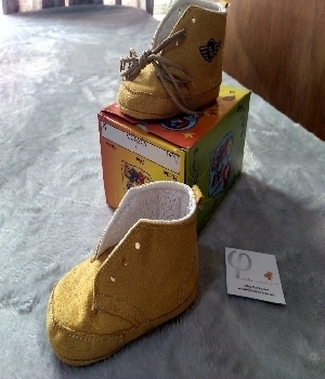 Imagen de Botines para bebe color mostaza