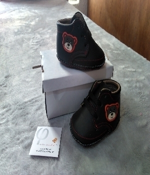 Imagen de Botines para bebe negros del osito numero 0