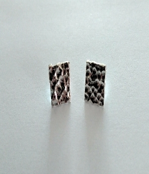 Imagen de Broqueles cuadros martillados sencillos 1.3 cms numero 0