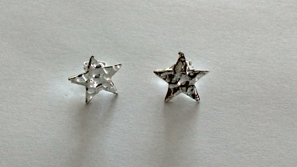 Imagen de Broqueles estrella martillados sencillos 1.3 cms numero 1