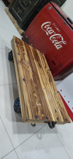 Imagen de Carro tipo ferrocarrilero mesa de centro de madera de teka numero 3