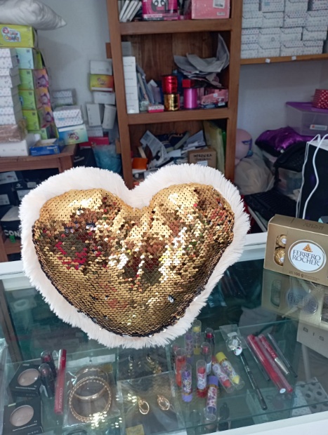Imagen de Corazón dorado con lentejuela reversible de 30 cms numero 0