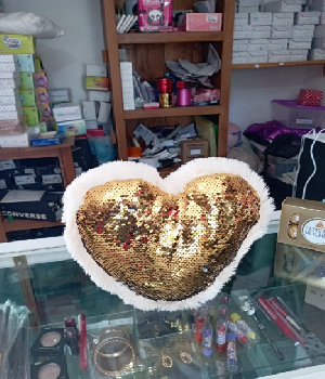 Imagen de Corazón dorado con lentejuela reversible de 30 cms