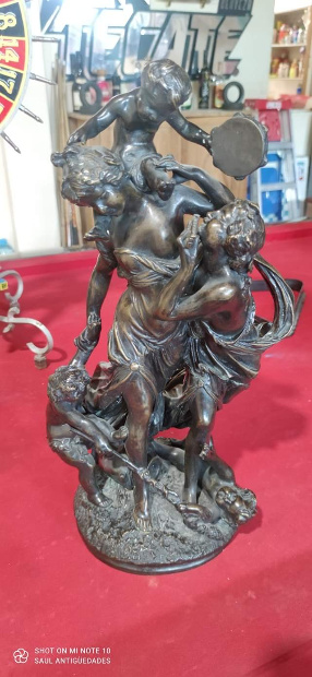 Imagen de Escultura de bronce europea firmada por Clodion base de madera numero 1