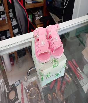 Imagen de Huaraches para bebe de color rosa 11 cms
