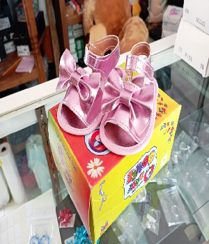 Imagen de Huaraches para bebé color rosa talla 11 y 12 cms