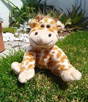 Imagen de Jirafa de peluche mediana 28 cms sentada numero 0