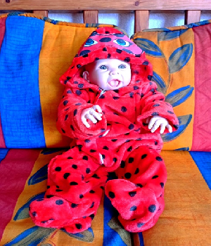 Imagen de Mameluco rojo con puntos para bebe talla 1 a 3 años