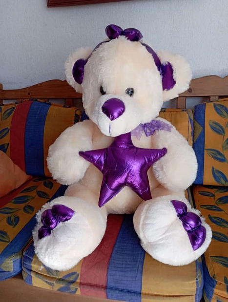 Imagen de Osa de peluche gigante color violeta con estrella 95 cms numero 1