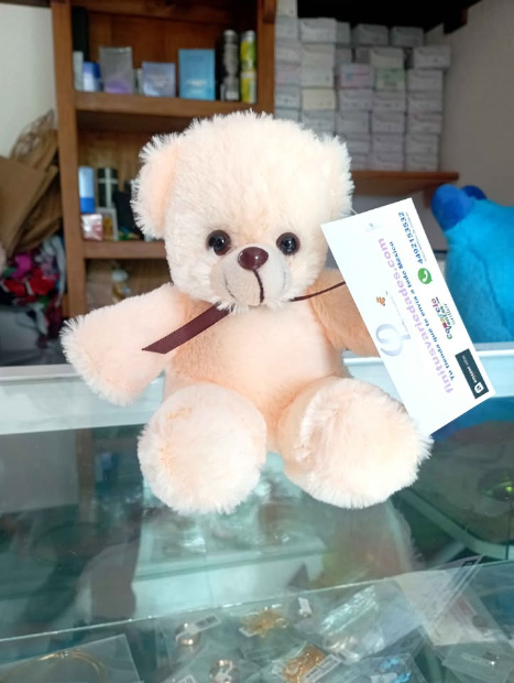Imagen de Osito de peluche para centro de mesa color hueso 15 cm numero 0