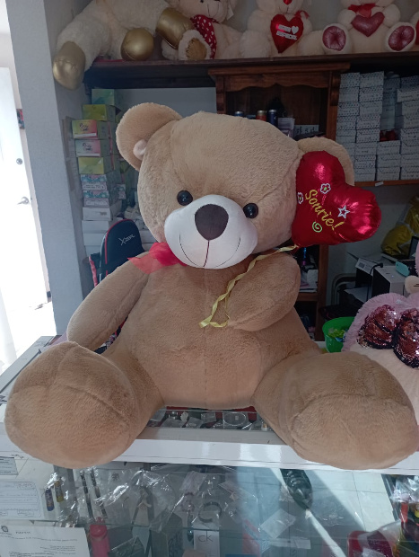 Imagen de Oso de peluche café sentado con corazón tipo globo 70 cm sentado numero 1