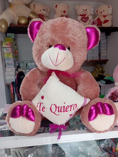 Imagen de Oso de peluche con detalles rosas Te quiero 75 cm sentado gordito numero 1