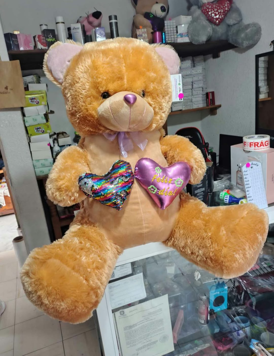 Imagen de Oso de peluche grande con corazones color caf� 80 cm 