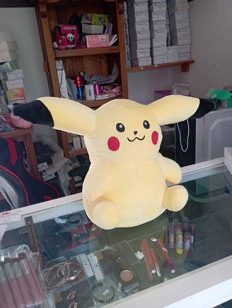 Imagen de Peluche de pikachu de 40 cms pokemon numero 1