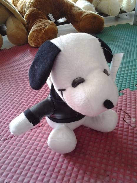 Imagen de Snoopy de peluche con chamarra numero 3