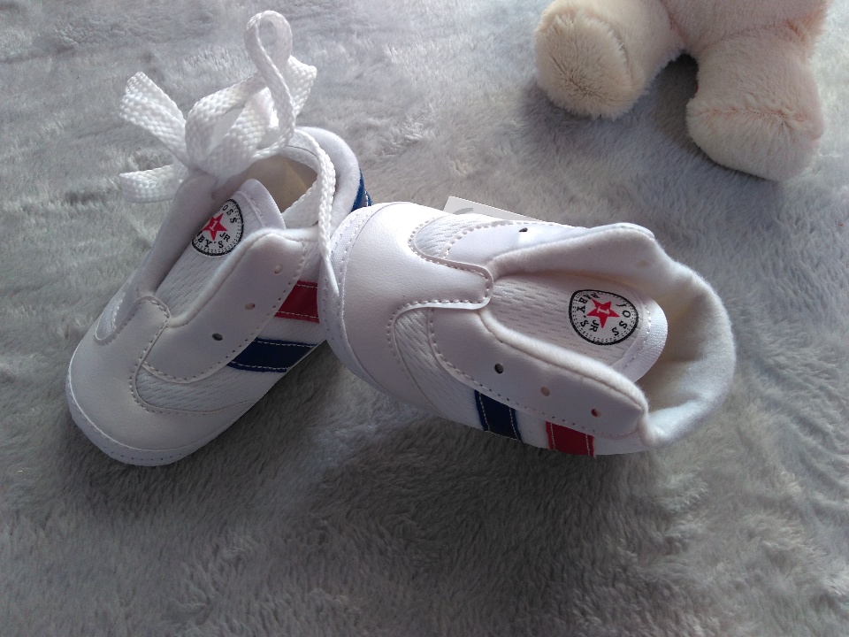 Imagen de Tenis para bebe tipo tomy blanco  numero 1