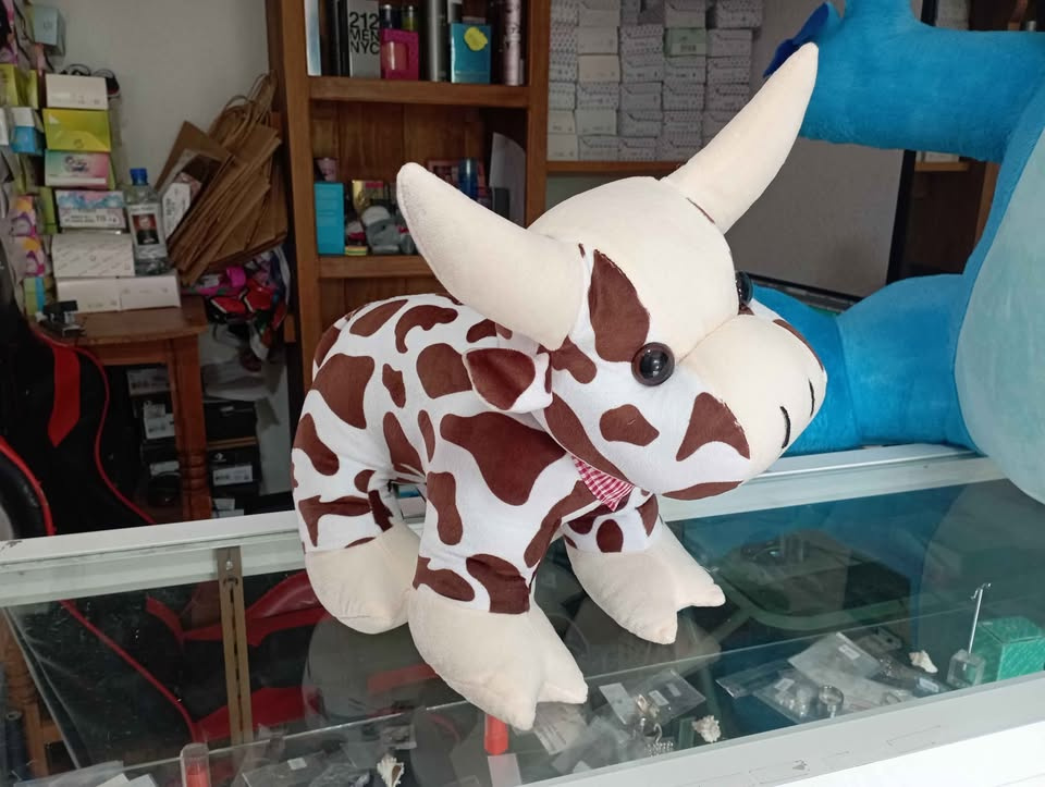 Imagen de Vaca Toro de peluche 40 cm manchas cafés numero 0