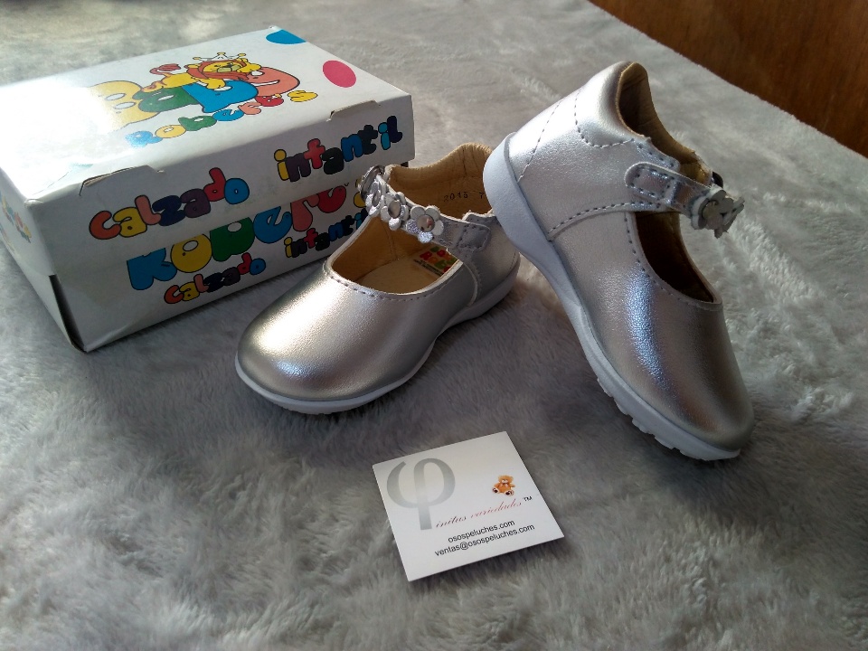 Imagen de Zapatitos para bebe plateados baby shower numero 1