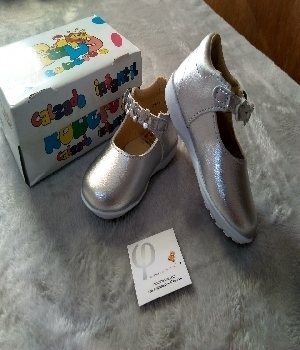 Imagen de Zapatitos para bebe plateados baby shower numero 0