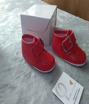 Imagen de Zapatitos para bebe rojos de cierre numero 0