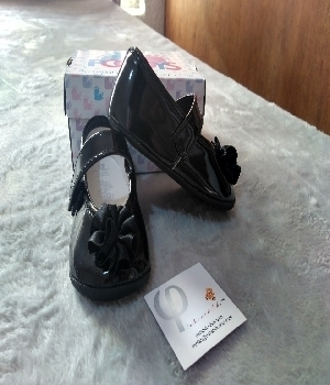 Imagen de Zapatos para bebe negros brillantes floreados mod202