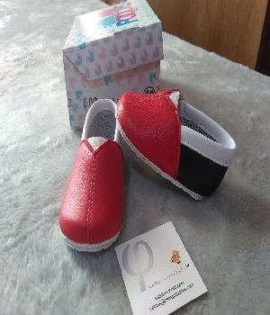Imagen de Zapatos para bebe unisex azules rojo y blanco tipo tommy
